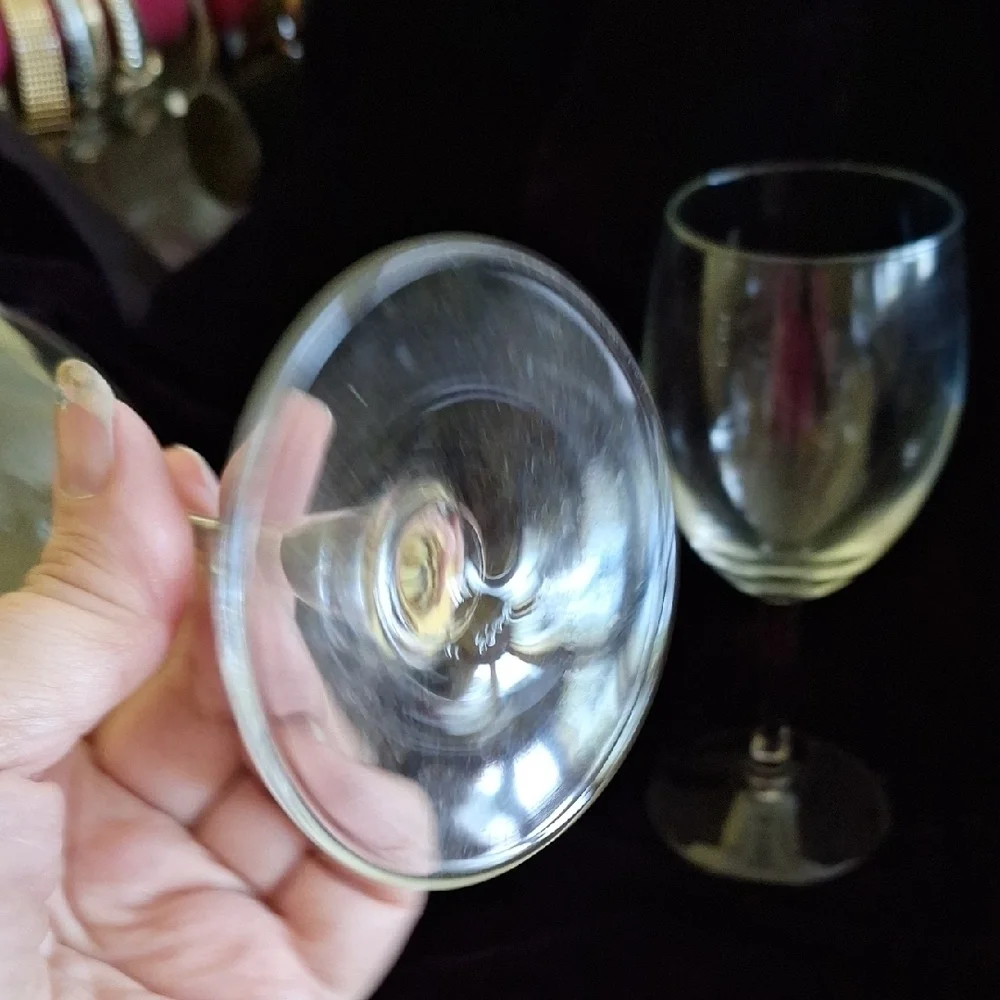 Stemmed Wine Glasses 7 Glasses
